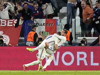 WATCH: France and Spain play o...